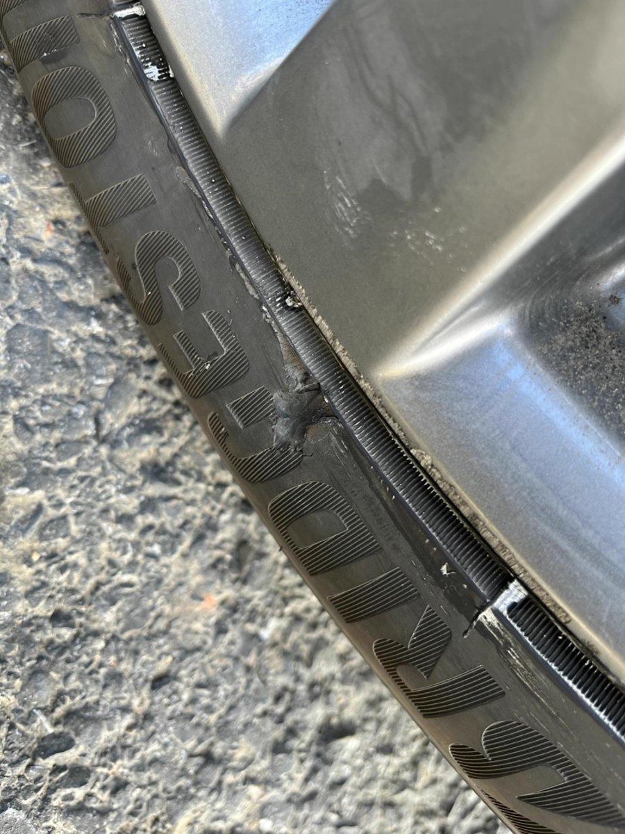 马自达3 昂克赛拉 前轮扎个钉子补了蘑菇丁，又发现蹭掉一块，这轮胎还能跑高速吗