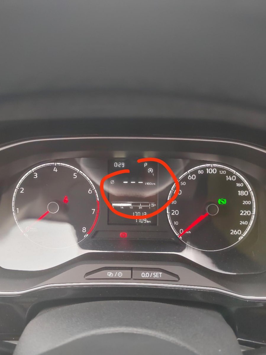 捷达VS5 仪表盘上各个参数都显示，就百公里油耗不显示了，谁知道咋回事。在方向盘上按了半天，也没调出来。跑了一路也不显示