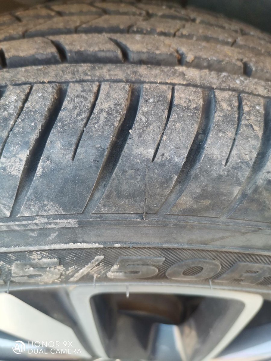 捷达VS5 看看这是一年多轮胎，算是正常消耗吗？都开裂了。六千多公里