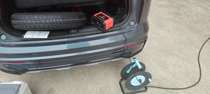 吉利星越L 去年7月份提的车 开了3个月仪表盘就显示蓄电池电量过低 部分功能受限 然后去了4s店咨询 说是我每天通勤时间