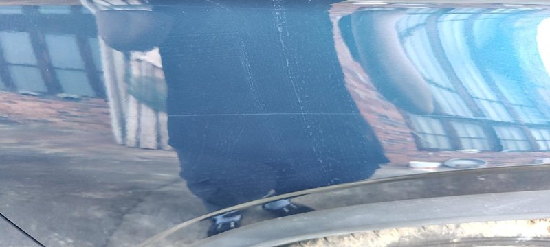 吉利星越L 的翠羽蓝的车漆上有好多小划横用指甲轻轻刻就有一条一条没有漏底漆  出厂是上了一层什么材料  那种划