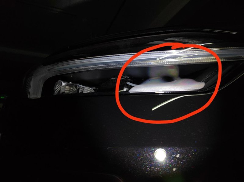 沃尔沃XC60 今天发现左右两个大灯有水汽，大灯这是进水了吗？车去年提的，还不到一年