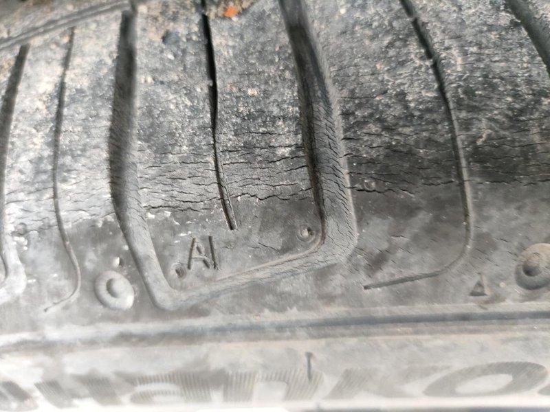 大众T-ROC探歌 2019大众探歌只开了3万多公里，轮胎已开裂，选何品牌轮胎好一点