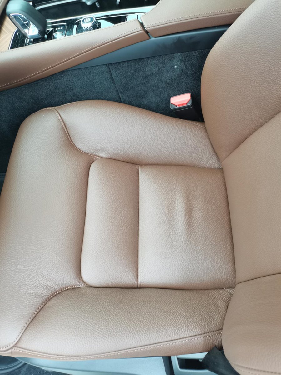 沃尔沃S90 主驾驶位座椅鼓包，这个是质量问题
