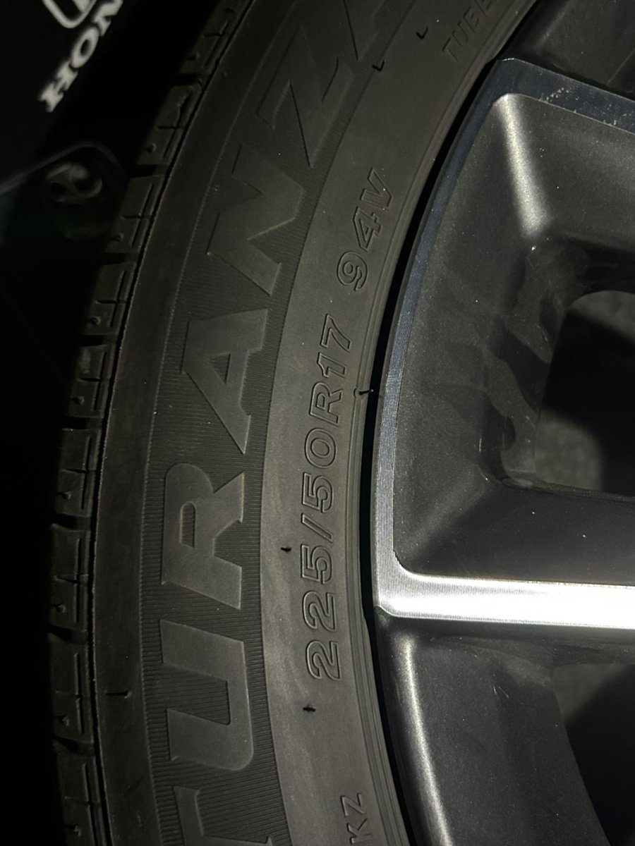 本田英仕派 精致版的轮胎是什么牌子，一个多少钱，么