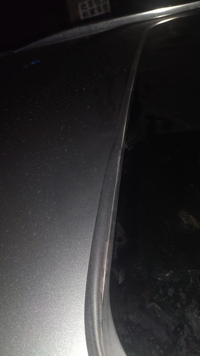 奇瑞瑞虎9 后排天窗最尾部凸起来了， 提车的时候没注意看顶上 ，还没上牌，今天洗车的时候才发现，有车友知道是什么原因吗
