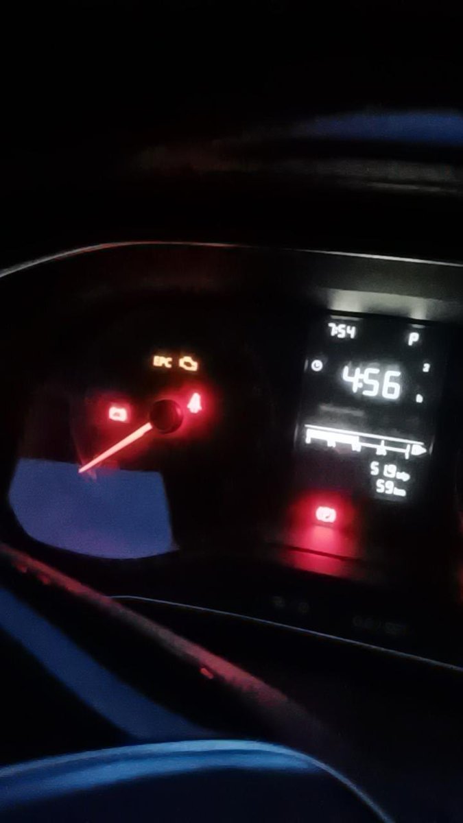 捷达VS5 为什么在没启动车辆，只打开电源，仪表盘上EPC故障灯亮起，启动之后就息灭？
