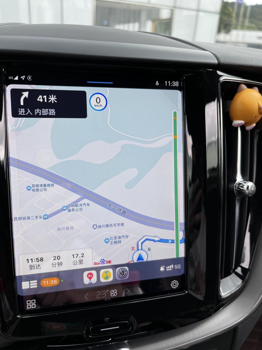 沃尔沃XC60 ，XC60 连上手机 carplay 后，用 carplay 的百度地图和高德地图导航，车子的定