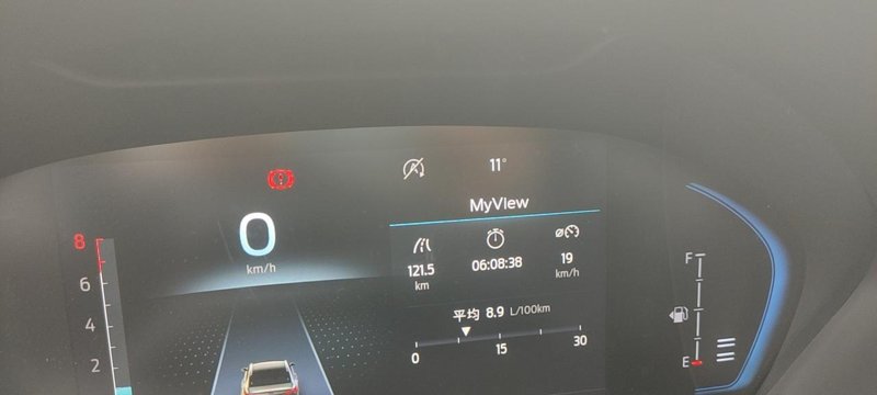 福特福克斯 问下各位车友们，开车路上平均油耗值半天才变化一下，之前这个油耗值都是动态调整的。行车电脑显示没有设置过。