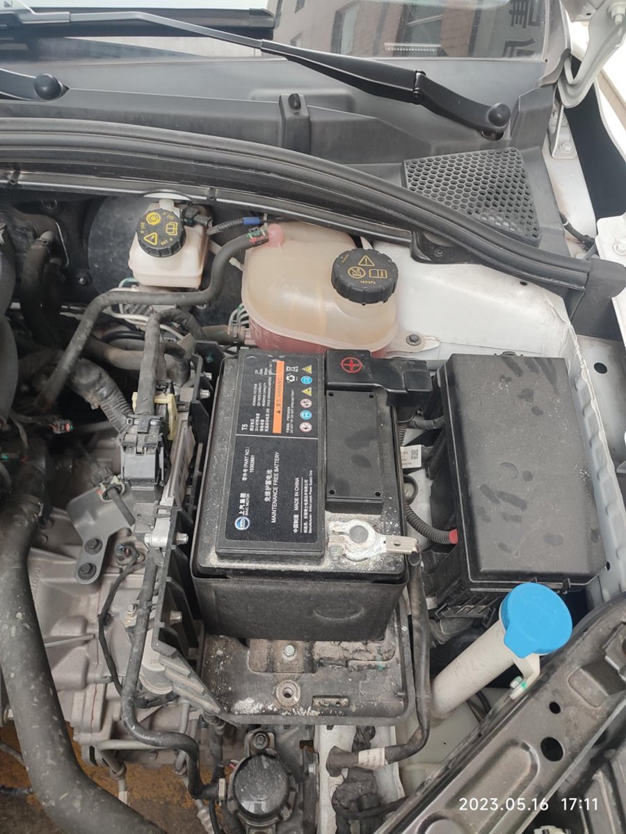 荣威i5 一年车，电池就不行了，说是一年过保了[发怒]垃圾