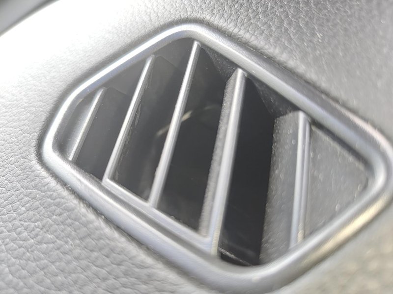 奇瑞瑞虎8 车是23款奇瑞瑞虎八，去年九月十三号提车。最近发现空调出风口，一个口里有泡绵，一个没有，有的那个快掉了
