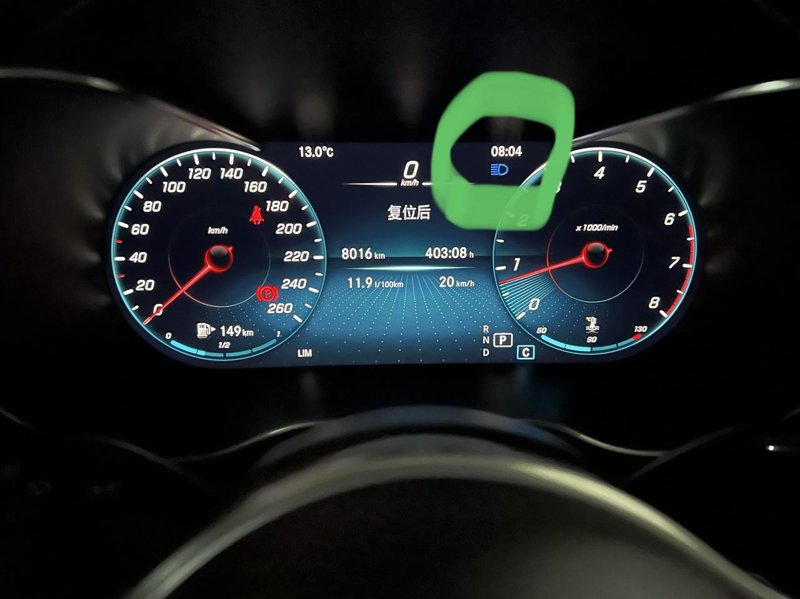 奔驰GLC 灯光调的是自动，之前这个灯显示绿色，突然变成蓝色请问是什么原因？