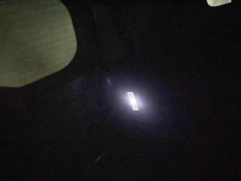 广汽传祺传祺GS8  gs8车型 后备箱里面小灯在关闭车的情况下 里面还冒虚灯吗