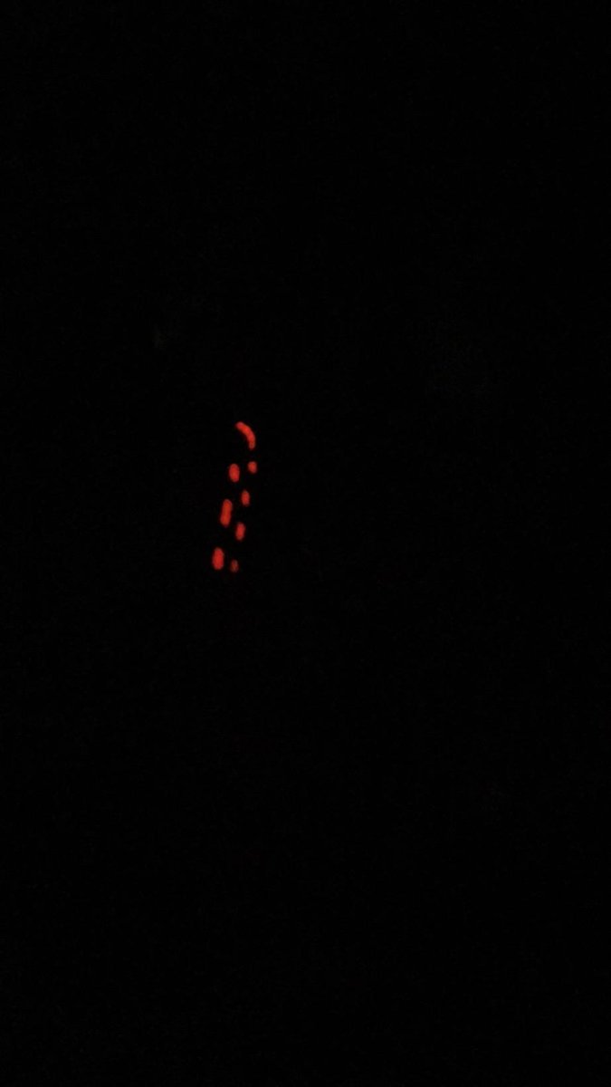 宝马i3 晚上锁车充电状态，里面的灯光按键分启动键都是常亮的？