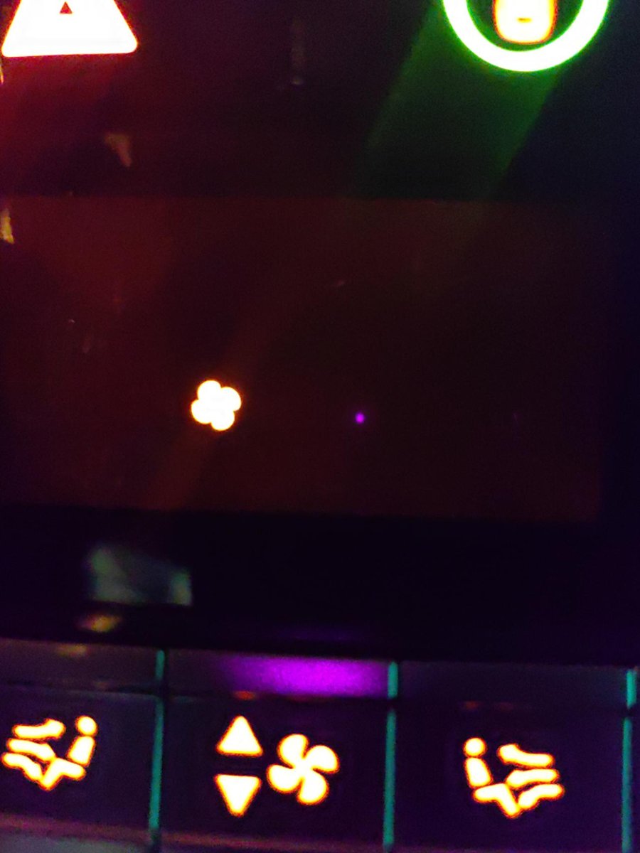 宝马X3 锁车后空调显示屏有个小风扇灯是怎么回事？能关吗