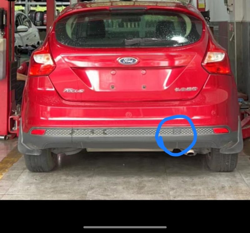 福特福克斯 ，这个方形的盖子是啥，刚发现车后面这个盖子不见了[晕]