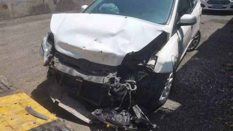 福特福克斯 车子出咯事故比较严重，前后都撞进去了，想要定全损，但是不知道全损保险公司都陪什么吗，今年上保险车损保额是40