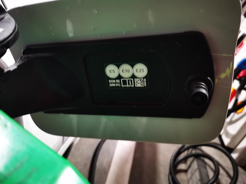 宝马X3 各位，油箱盖上面有E5，E10，E25数字，是乙醇汽油通用吗？但网上查是欧洲那边汽油的叫法，哪个对呢？
