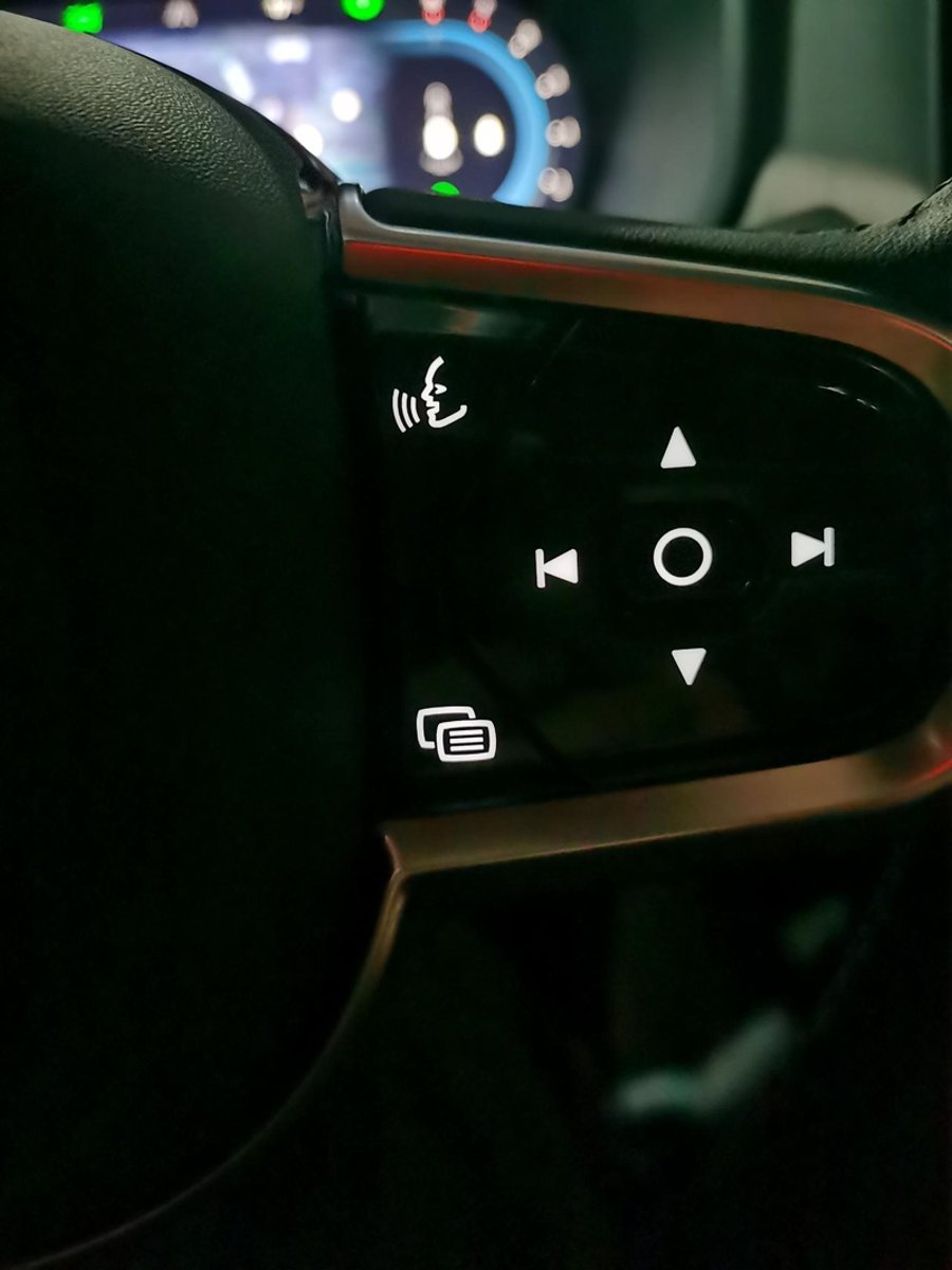沃尔沃S90 为什么按了方向盘右边的键后屏幕上还是什么都不显示？怎么查看总里程数