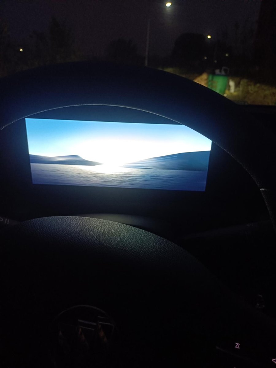 威朗乐享版的会有双联屏串屏，主屏黑屏的情况吗？目前行驶了三千公里