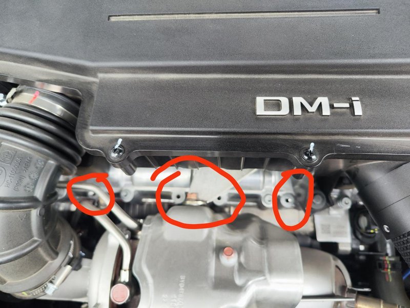 比亚迪汉DM-i 汉的发动机这排螺丝隔一个少一个，还有发电机也有几个孔位没螺丝，正常吗