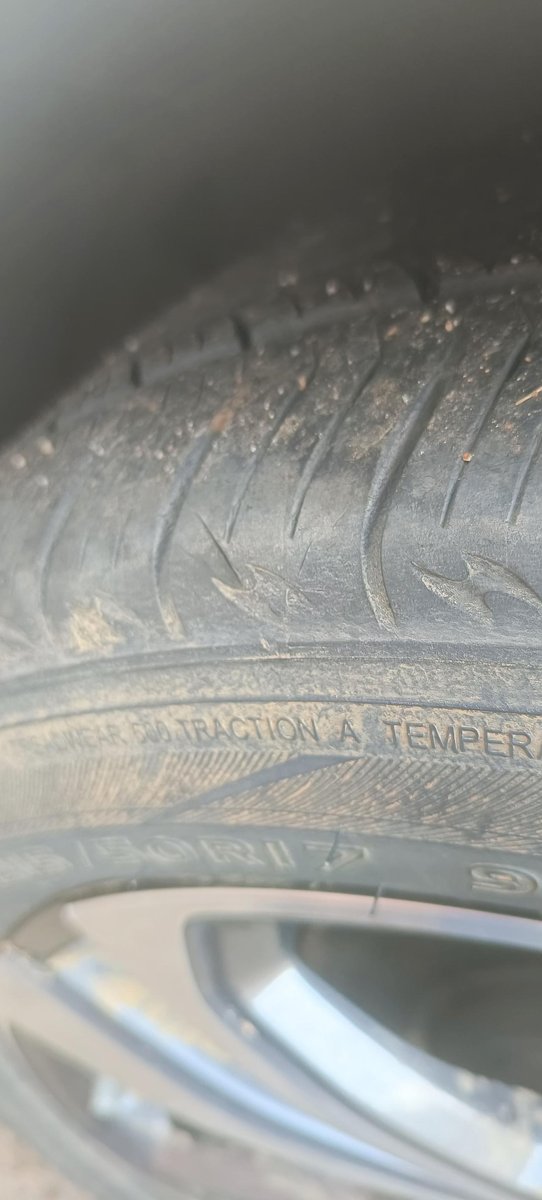 长安逸动 我左前轮车胎，走土路被伤到了。21年的车是朝阳轮胎。要不要换啊，。