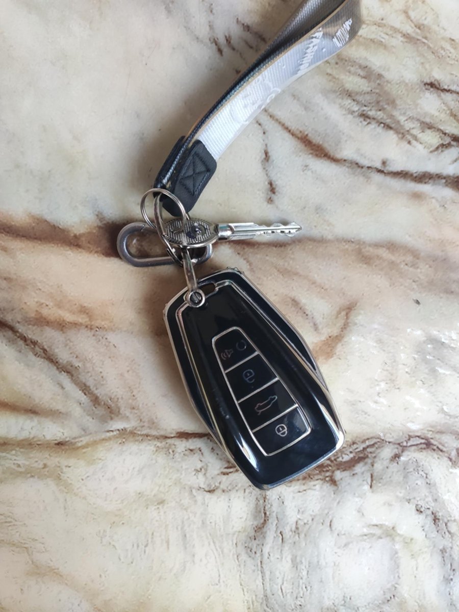 21款吉利帝豪S的车钥匙电池型号是多少有谁知道的，的车钥匙电池没电了