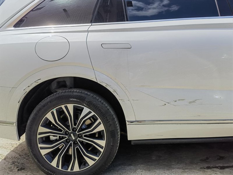 魏牌蓝山DHT-PHEV 刚提两个星期的新车就刮蹭，要补漆了，有点悲伤[捂脸]。有没有补过漆的，补过的漆会有色差
