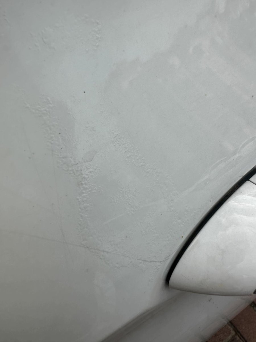 别克君威 车门油漆生锈，如图，是厂商工艺的问题还是什么啊？车友们遇到过这种问题嘛