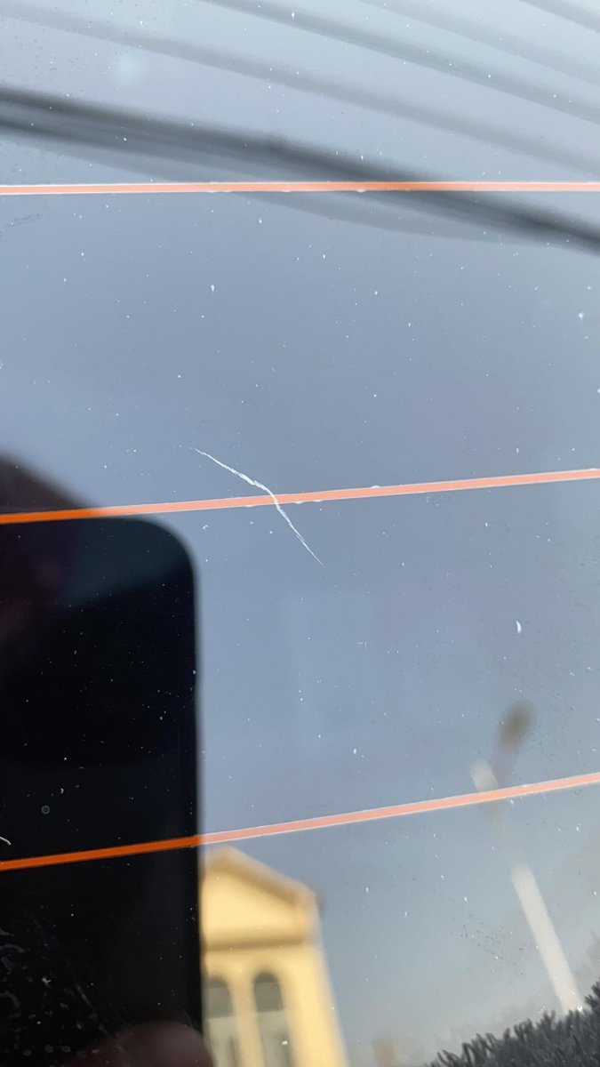 奇瑞瑞虎8 PLUS 后挡风玻璃有个划痕，这严重吗