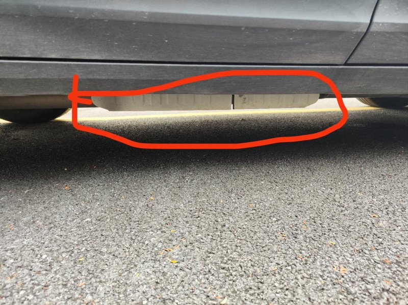凯迪拉克XT5 有哪位车友知道这车底盘突出的两块是什么吗，两侧都有。大家的车也是这样？