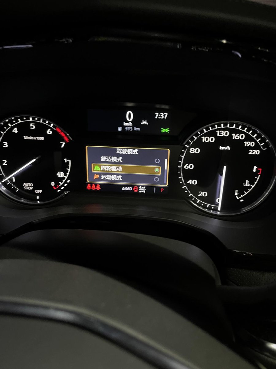 凯迪拉克XT5 求问蜂鸟版的XT5四驱模式显示的是四驱驱动还是AWD 看到有的显示AWD得！