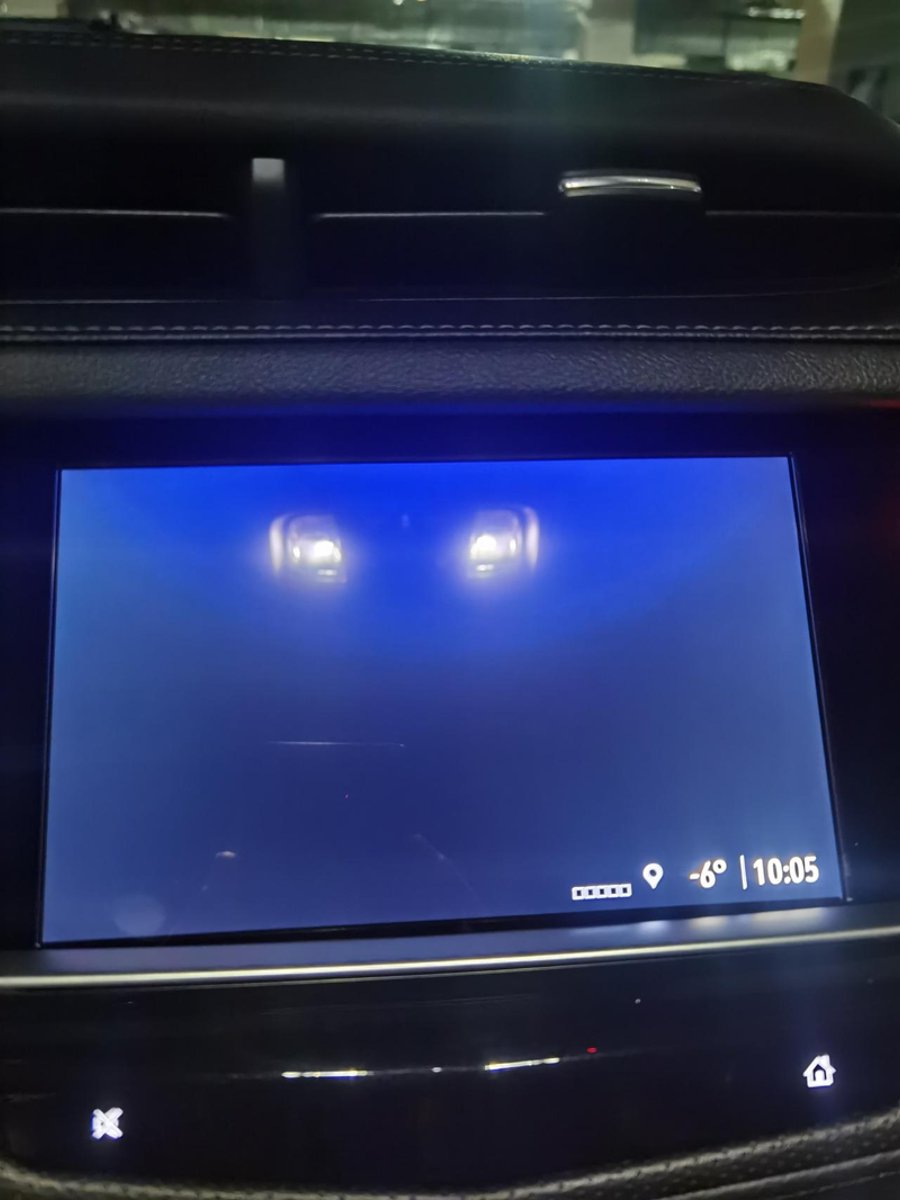凯迪拉克XT5 你们车机熄屏是不是也这样，能不能把时间搞大点放中间