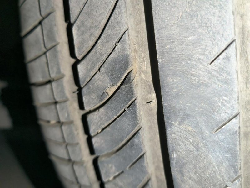 长安CS35 PLUS 出远门走高速前检查轮胎，发现胎冠被割了一条缝，需要补或者换轮胎吗？新车不到两年